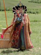 Mongolische Sängerin in heimischer Tracht