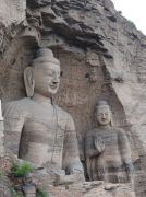 2 der 51000 im Fels gehauenen Buddhas