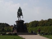 Reiterdenkmal im Schlosspark"Friedrich Franz der II"