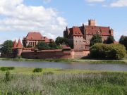 Marienburg - Gesamtansicht vom Fluss Nogat