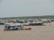 Schwimmendes Dorf auf dem See Tonle Sap