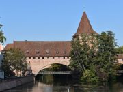 Nürnberg:Stadtmauer(1490) - über die Pregnitz