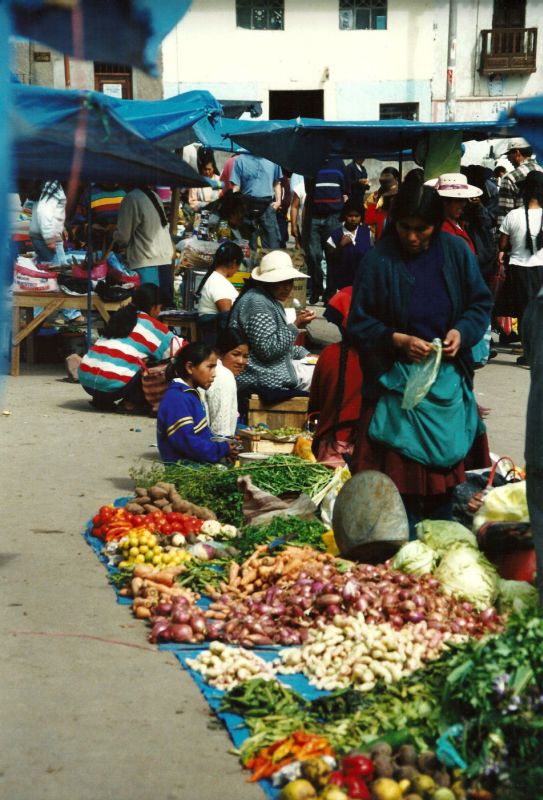 Indiomarkt im Dorf Urkos