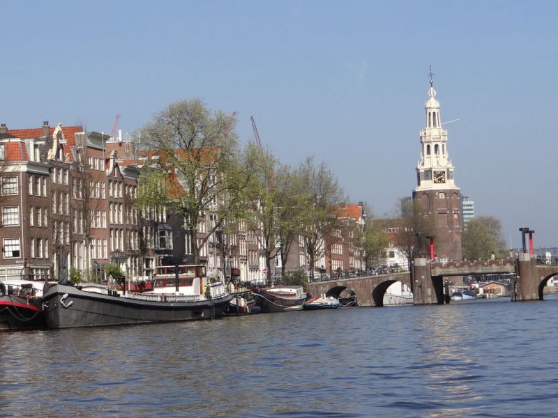 Stadtrundfahrt Amsterdam - Kanalbrücke und Montelbaans-Turm