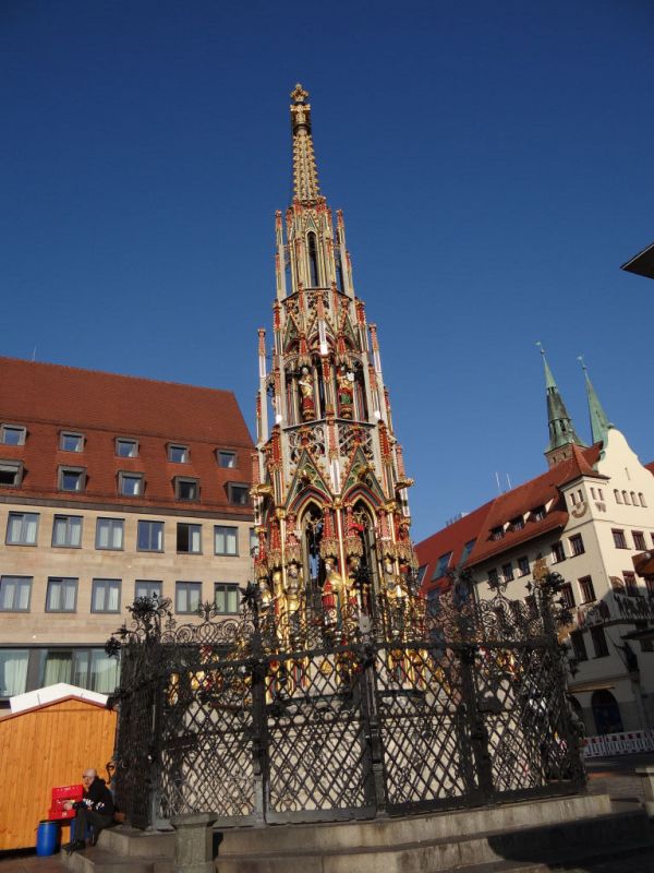 Nürnberg:Schöner Brunnen