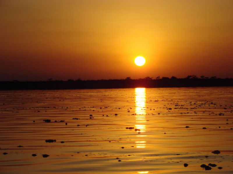 Fahrt zur Insel Majuli mit einer Fähre - Sonnenuntergang