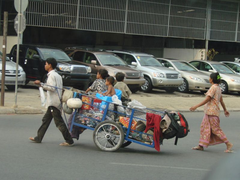 Straßenbild in Siem Reap(Arm u.reich)