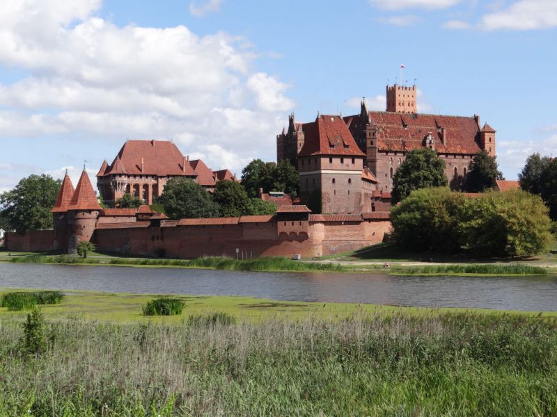 Marienburg - Gesamtansicht vom Fluss Nogat