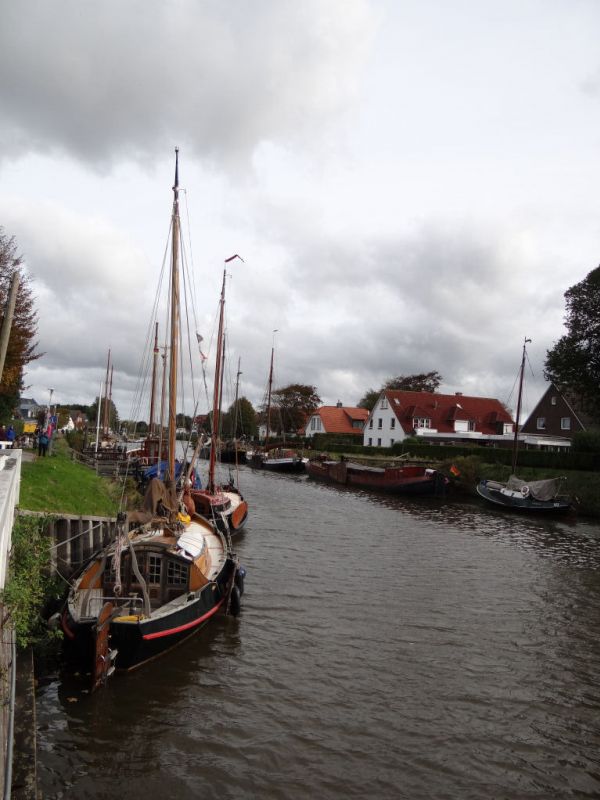 Carolinensiel:Sielhafenmuseum mit alten Schiffen